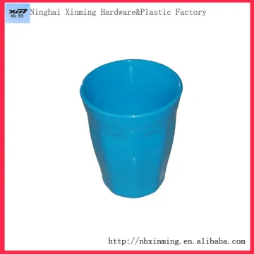 Kids reusable plastic drinking cup with handle