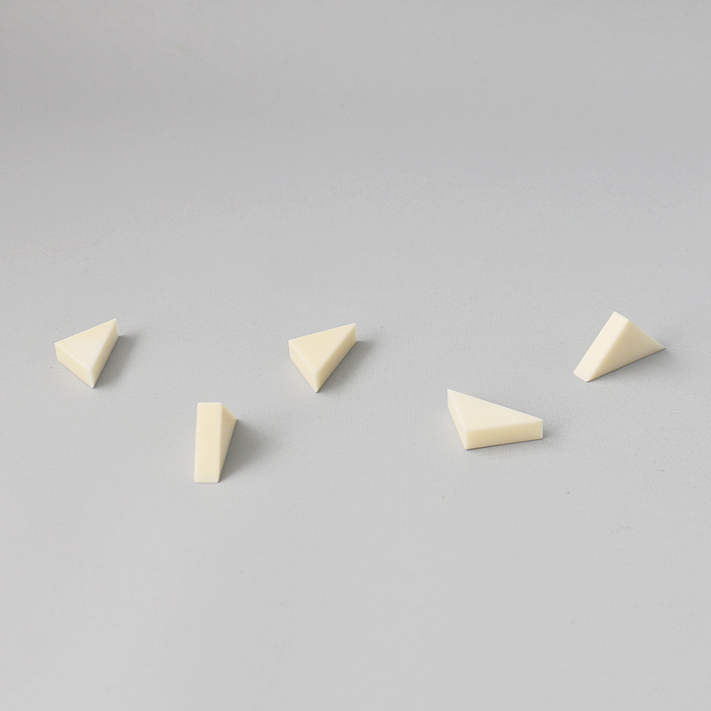 99% Alumina Triangular Ceramic Block