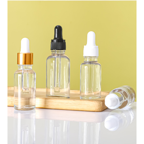 Garrafa separada com conta -gotas de vidro transparente