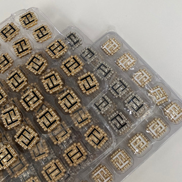 Özelleştirilmiş Retro Altın Alaşım 3D F Harf Dikdörtgen Metal Kat Düğmeleri: Lüks Şafak Düğmeleri