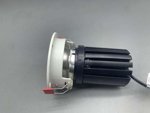 Aluminium Dimmable 10W yang Dilengkapi Dingin