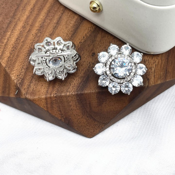 Custom Fashion Diamond Zircon Flower Embellished Buttons for Clothing
