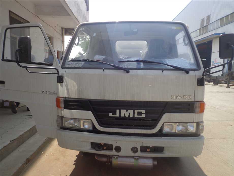 JMC 3650L شاحنة التزود بالوقود صغيرة التزود بالوقود