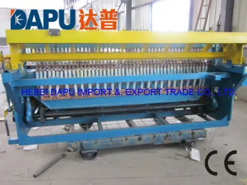 Welded wire mesh fence panel making machine