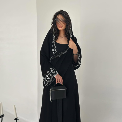 ست حجاب عبایی مشکی با گلدوزی سفید