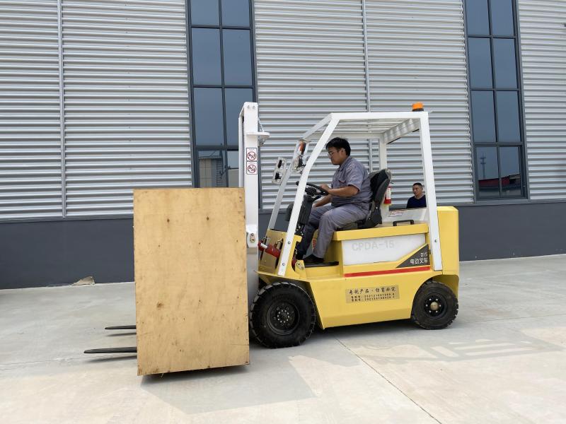 Brand New 3 Ton Telescopic Counterweight Electric Forklift - HUAYA