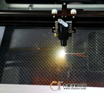 mobile screen cutting machine to make laser screen protectors