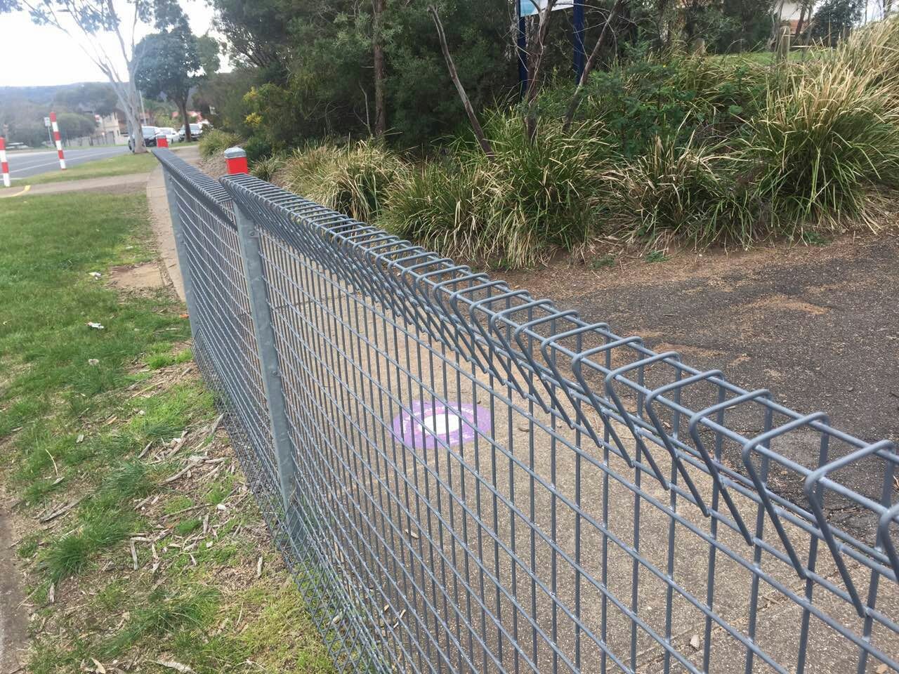 верхней сетки. сетка защитная для батуту 8 футов 6 стоек. верхней сетки. противокражный изгибаемый забор. верхней сетки.