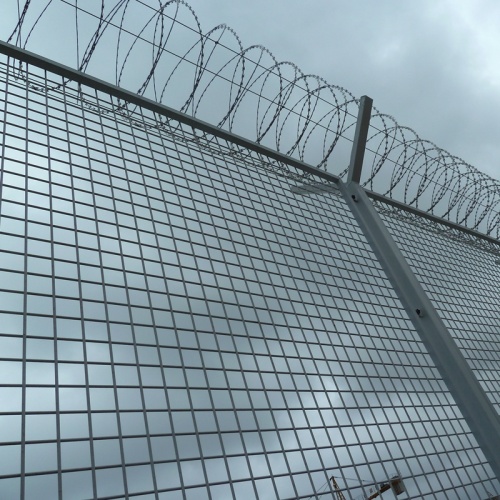 Galvanized Welded Wire Fence Protective fence welded wire mesh fence for industry Supplier