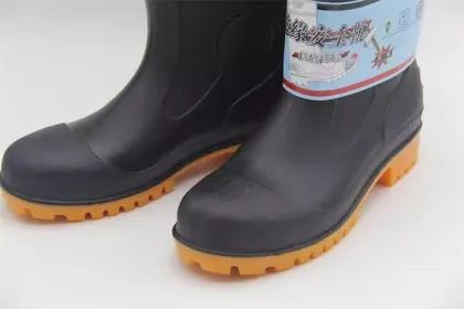 Steel-toe insulated safety boots