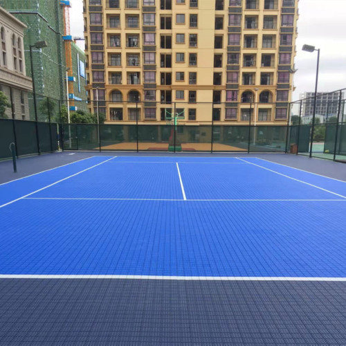 Mezza pallacanestro di piastrelle sportive modulari in campo officale