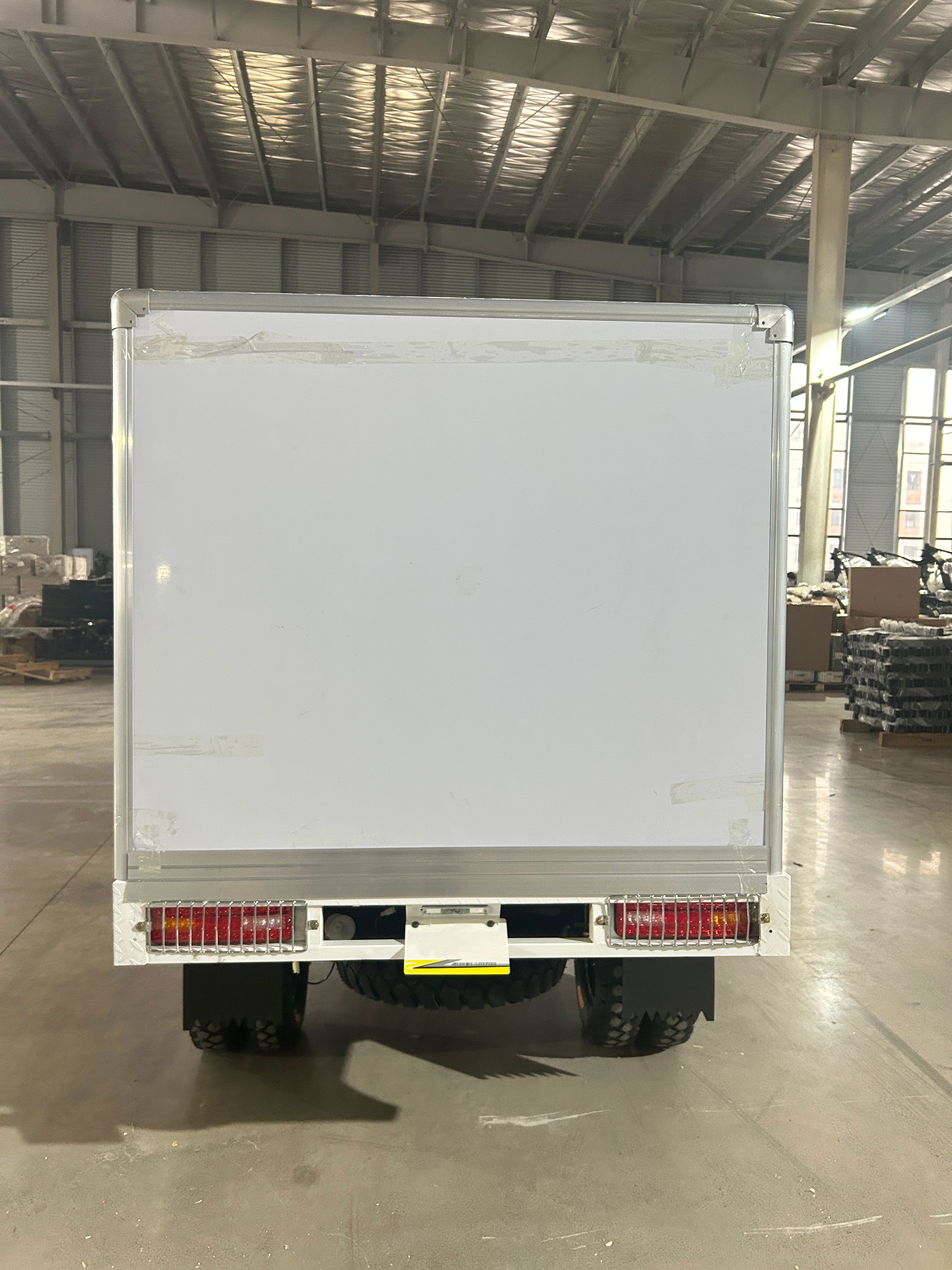Cargo cerrado con refrigerador: vehículo de tres ruedas