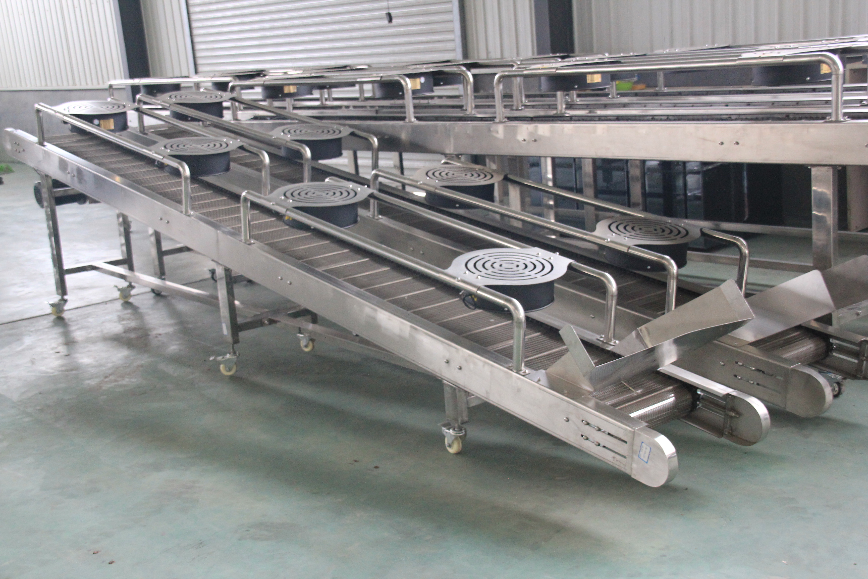 Cooling conveyor