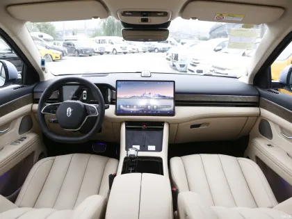HUAWEI AITO M7: Extended-Range Hybrid Electric Vehicle