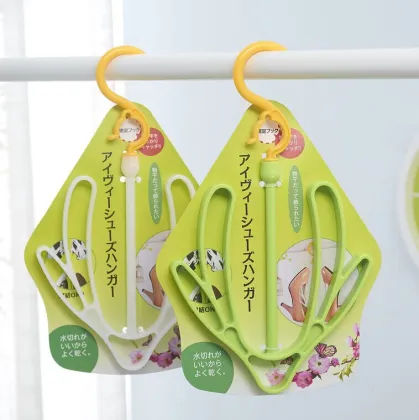 The windproof shoe rack outside the window