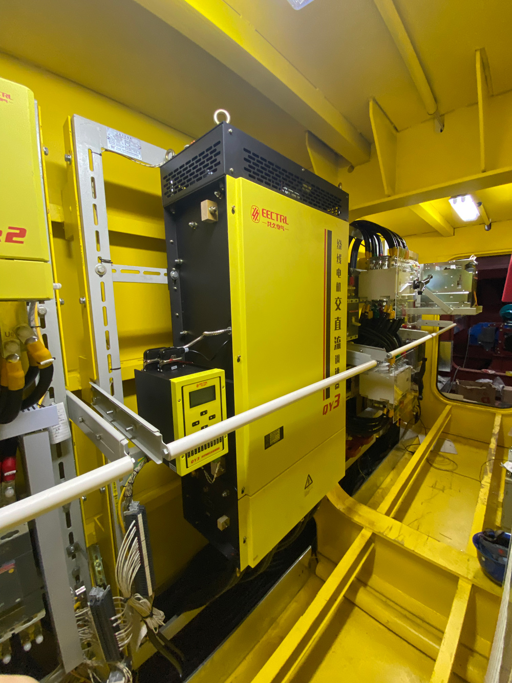 Inside-overhead-crane-electric-control-room-5