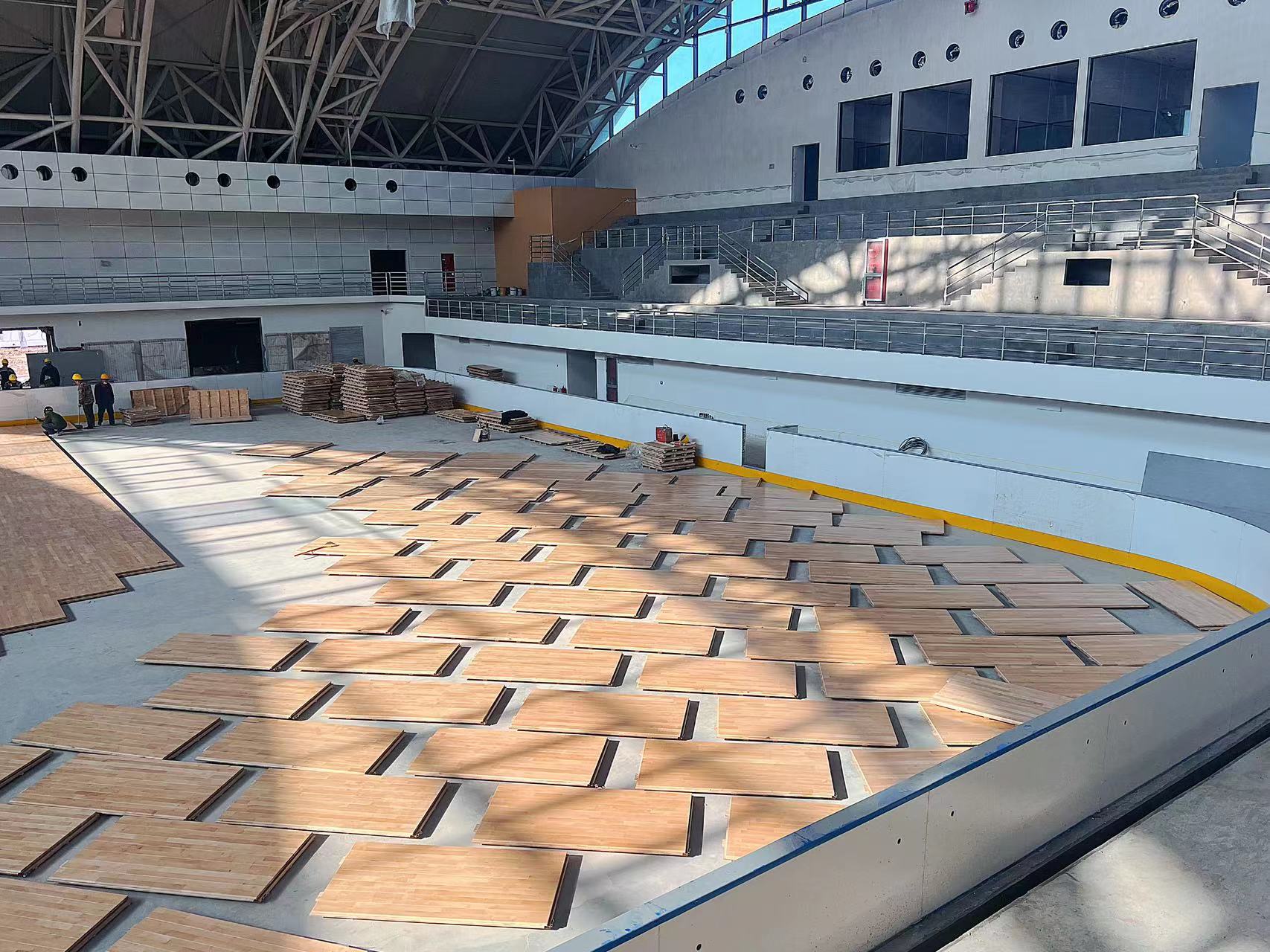 Portable wooden floor for indoor sports