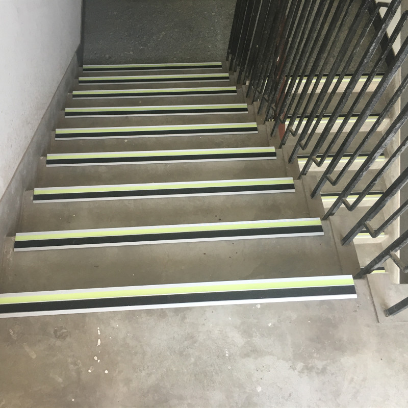 photoluminescent-stair-nosing application day color