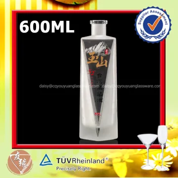 Polygon shape unique 600ml chinese liquor bottles with cork top