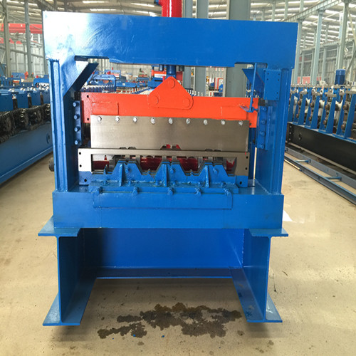 Hebei Operator metal deck roll forming machine