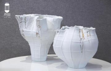 Porcelain decorative vase