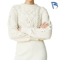 Sweater rajutan wanita putih yang elegan