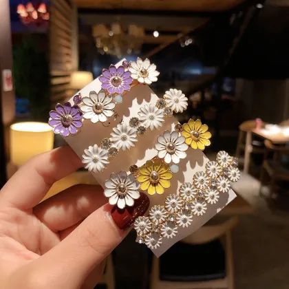 Vintage Daisy Flower Hair Clips: Latest Women's Hair Accessory Trend