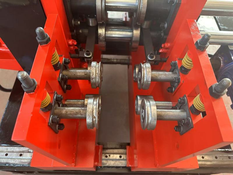 Yiping automatic bridge cover forming machine (with reinforcement)