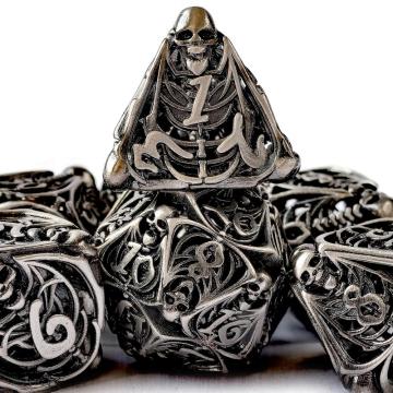 Dungeon и Dragon Metal Dice с 3D -функцией черепа