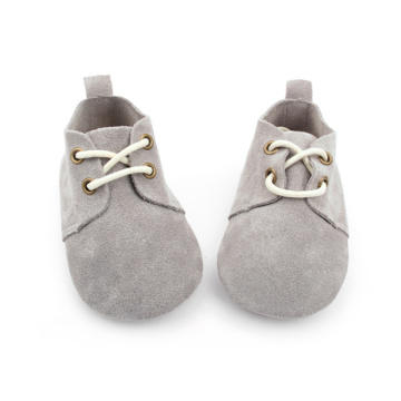 Сиви бебешки обувки Оксфорд от естествена велурена кожа Продажба на едро