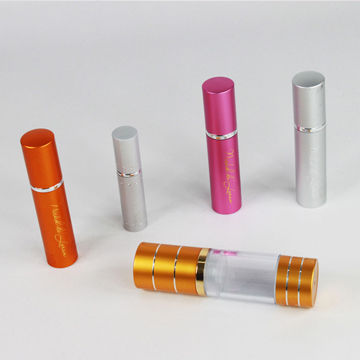 Bottiglie di profumo vuota