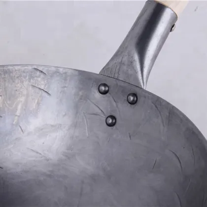 Hand Hammered Cantonese Restaurant carbon steel chinese wok with Wooden Handle wok pfann  wholesale