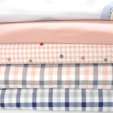 ผ้าถักโพลีเอสเตอร์พิมพ์ลายแข็งสำหรับชุดนอนการ์เม้นท์