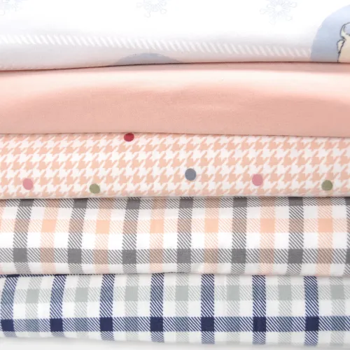 ผ้าถักโพลีเอสเตอร์พิมพ์ลายแข็งสำหรับชุดนอนการ์เม้นท์