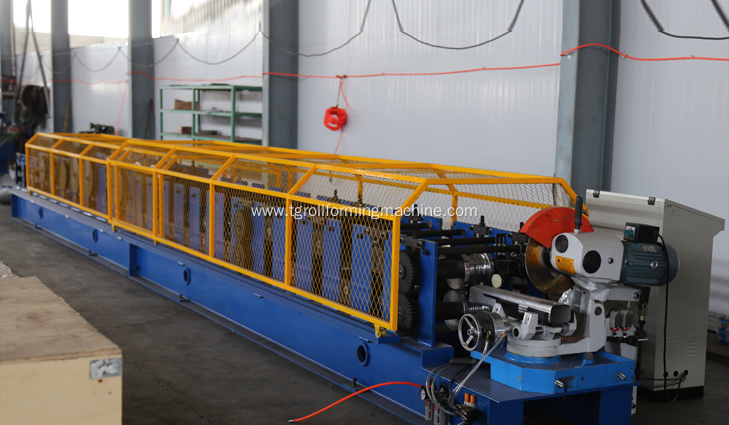 Rain water gutter pipe roll forming machine