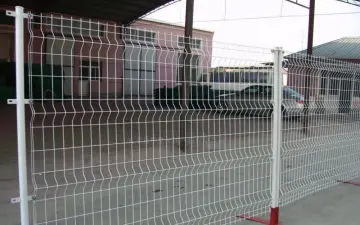 factory curvy welded bends triangle wire mesh fence