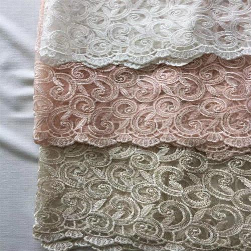 Platt broderityg för damkläder