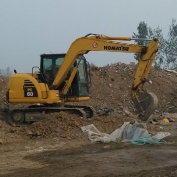 Excavatrice Komatsu PC60 utilisée