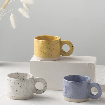 Mug percikan keramik tidak teratur untuk teh dan kopi