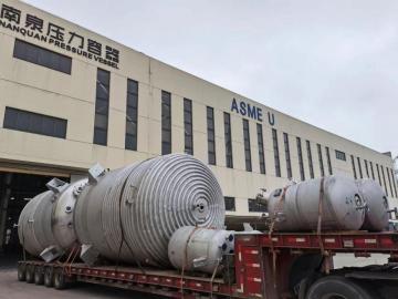 StainlessSteel Reactor With Internal Coils And Half Pipe