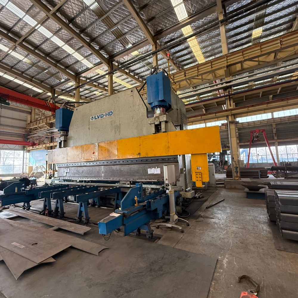 1200-ton press brake