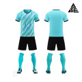 Las camisetas de fútbol son transpirables y de secado rápido.