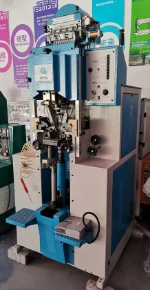 Used Italian Brustia Pneumatic Shoe Heel Lasting Machine with Automatic Heel Nailing
