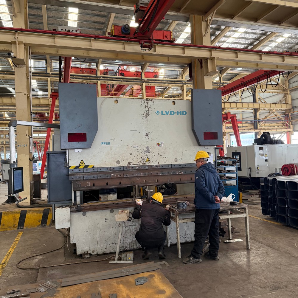 200-ton press brake