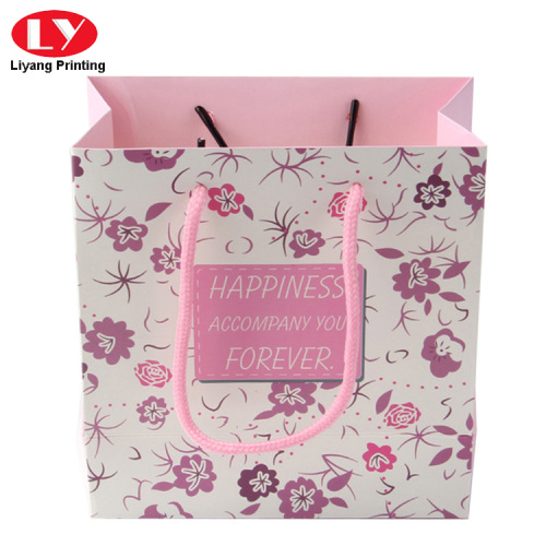 Sacchetto di carta rosa con stampa colorata personalizzata con manico