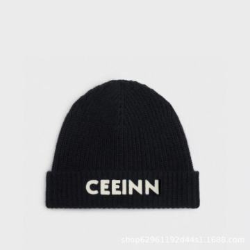 Beanie a maglia personalizzata con logo ricamato