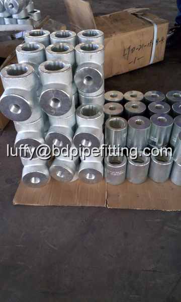 Galvanized pipe fitting tee