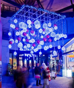 Illuminated LED Decoration Hanging Ball Light for Outdoors