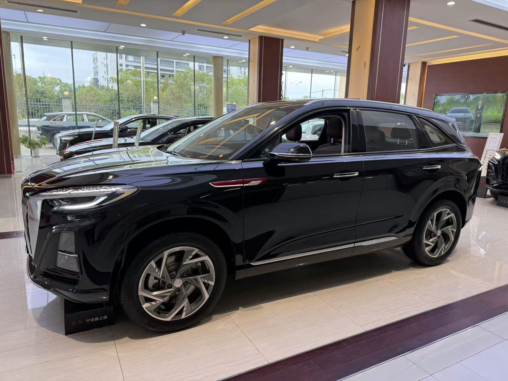 Hongqi HS3: Elite Plug In Hybrid SUV Experience