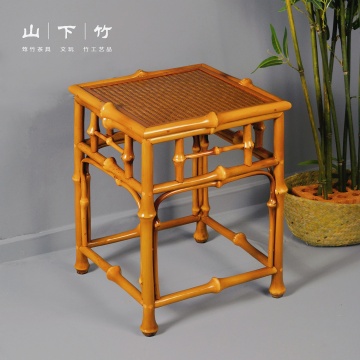 Sgabello basso quadrato in bambù naturale Qiong